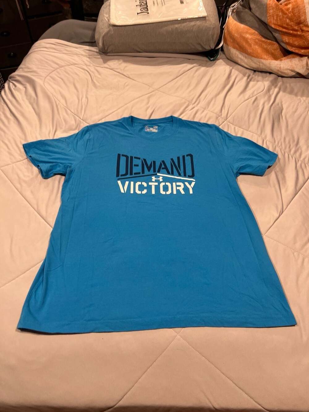 Under Armour Men's HeatGear Loose Demand Victory Graphic T-Shirt Blue Size Large